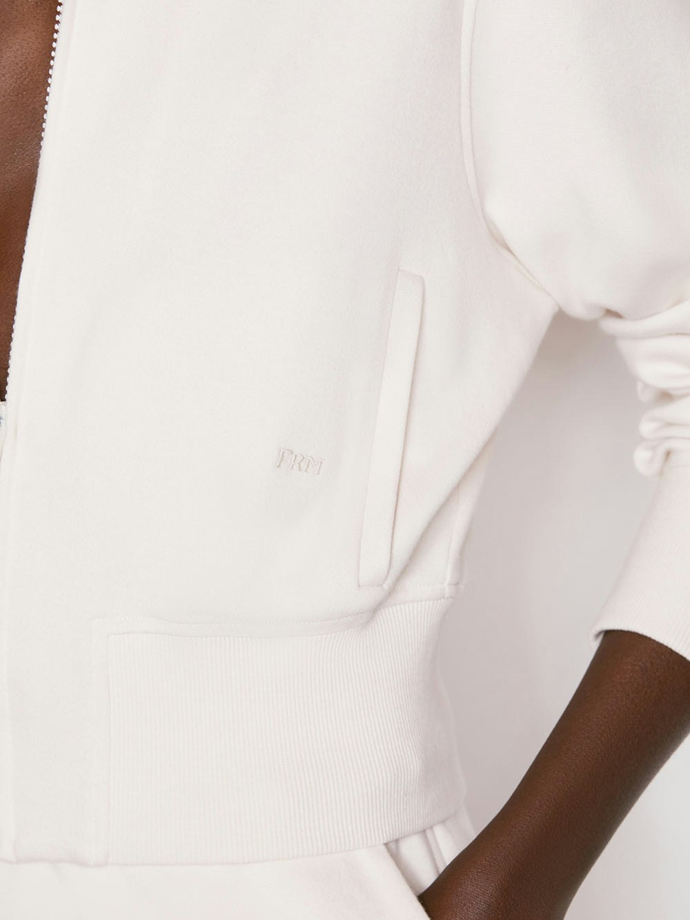 detail view 2 alt:fit2
